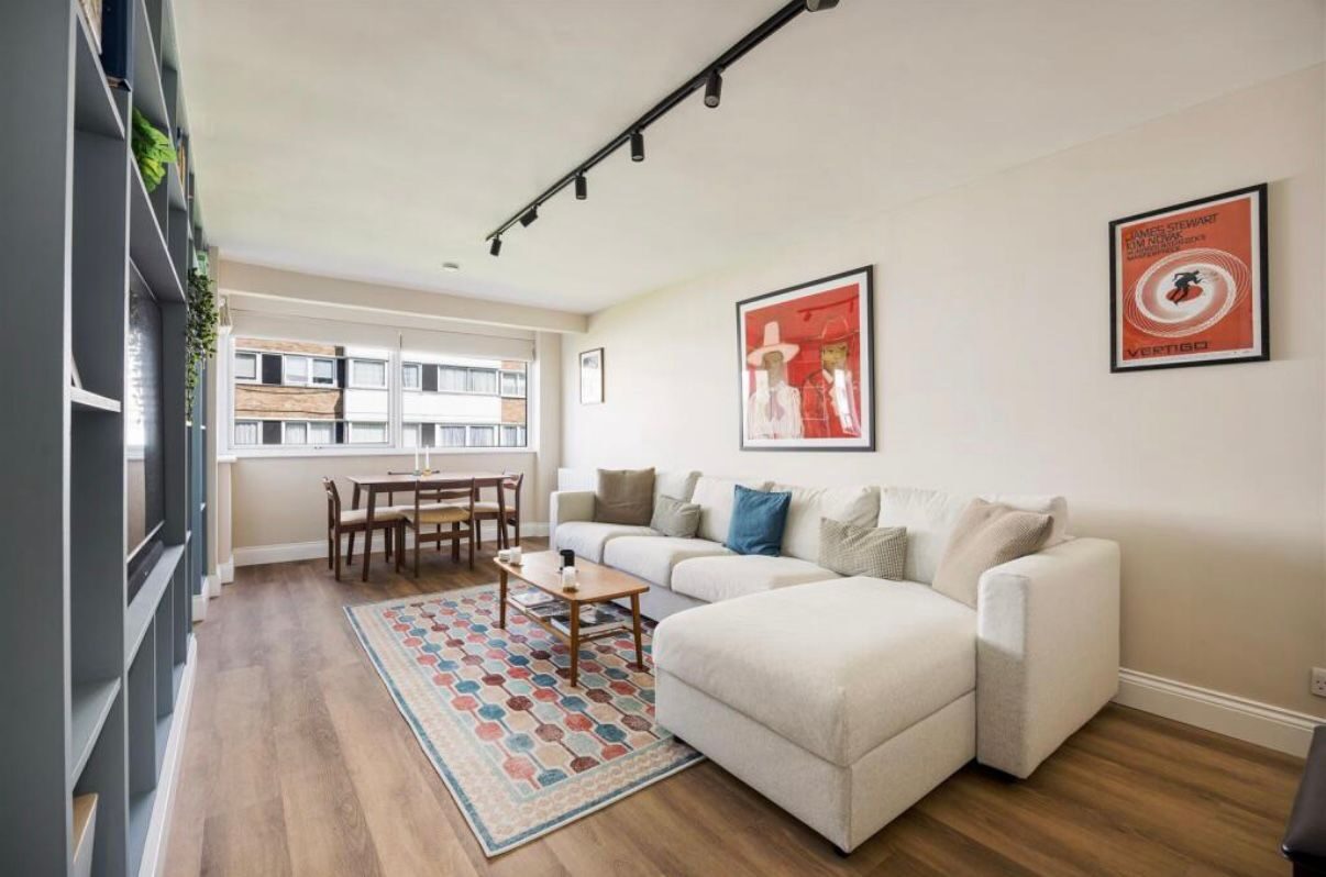 Alderbrook, Queenswood Gardens — living room second view